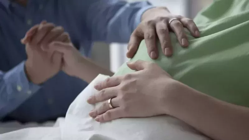 اتهام بالإهمال الطبي.. التحقيق في وفاة سيدة أثناء الولادة داخل مركز بكرداسة