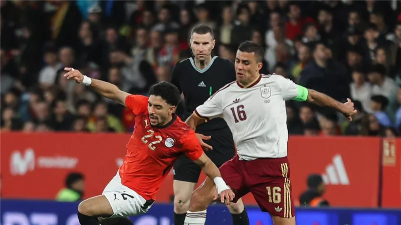 الاتحاد الإسباني يدين هتافات جماهيره العنصرية ضد الإسلام في مباراة مصر