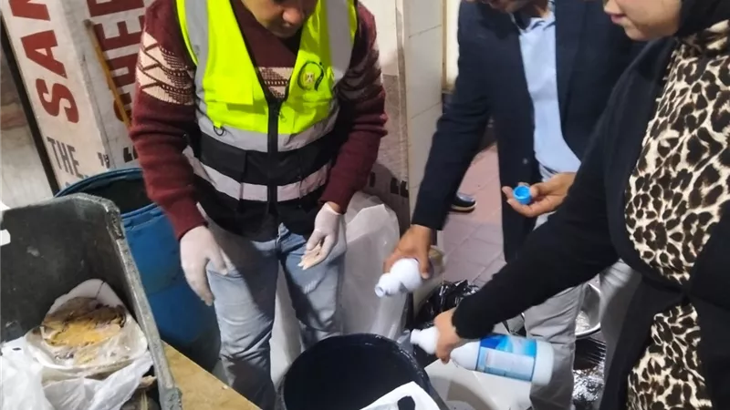 تحرير 57 محضرًا.. ضربة تموينية قوية لمحتكري السلع الغذائية في السويس