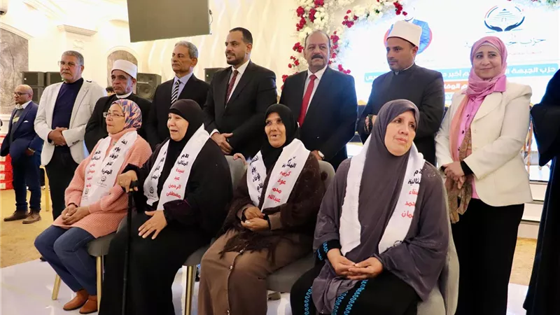حزب الجبهة الوطنية بالسويس منح 4 رحلات عمرة للأمهات المثاليات بالقرعة