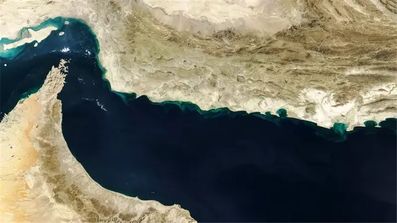 البرلمان الإيراني: لا توجد مفاوضات جارية.. ولن يعاد فتح مضيق هرمز
