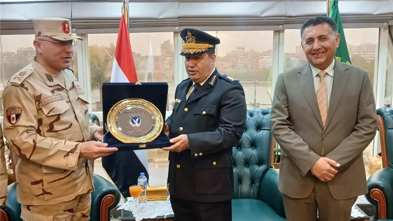 محافظ القليوبية يكرم أسر الشهداء ومصابي العمليات في احتفالية 