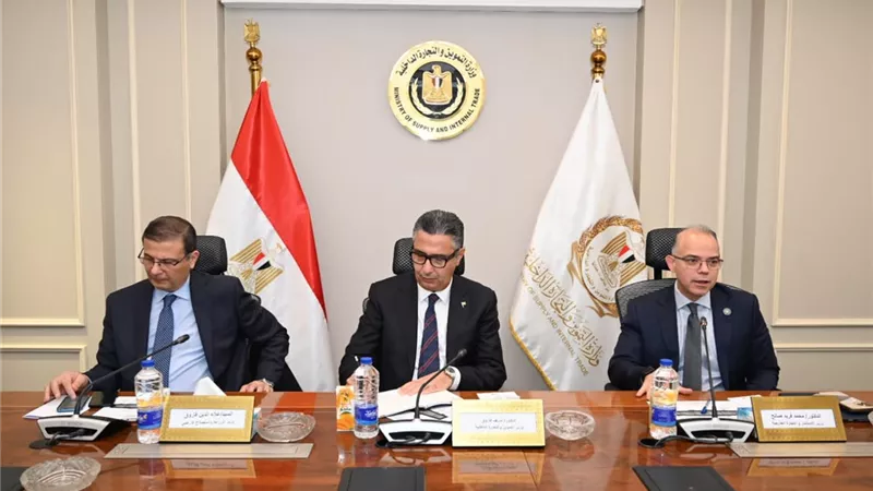 اجتماع ثلاثي للتموين والزراعة والاستثمار لتحقيق التكامل والأمن الغذائي