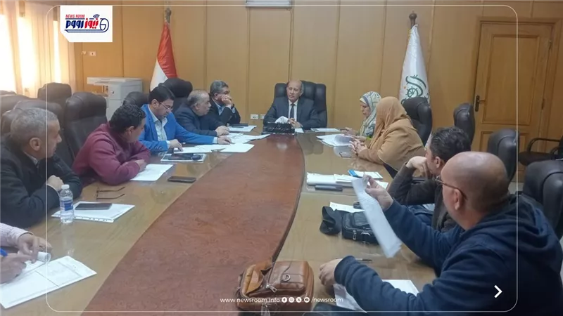 سكرتير عام الفيوم يناقش أعمال رفع كفاءة وصيانة الطرق المدرجة في خطة المحافظة