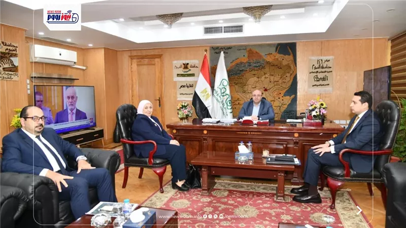 محافظ الفيوم يناقش التعاون بين المستشفيات الجامعية والمركزية لتعزيز المنظومة 