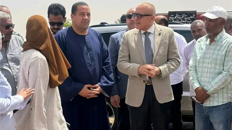النائب ناصر الضوي يرافق محافظ الأقصر في جولة ميدانية بالطود وأرمنت بالأقصر  