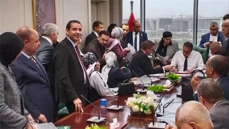 وزير الصحة يعقد اجتماعه الأسبوعي مع اعضاء مجلسي النواب والشيوخ
