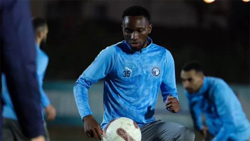 بعد المشاركة أمام ميسي ورفاقه .. باسكال فيري ينتظم غدا في تدريبات بيراميدز