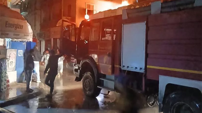 بسبب ماس كهربائي.. السيطرة على حريق داخل مغسلة بشارع رواش في السويس