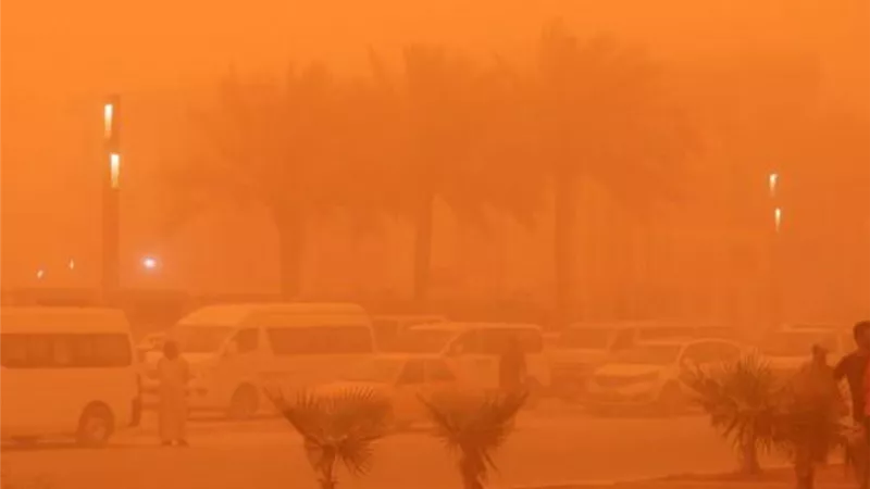 عاصفة ترابية عنيفة تضرب مصر والرؤية تنخفض لأقل من 500 متر