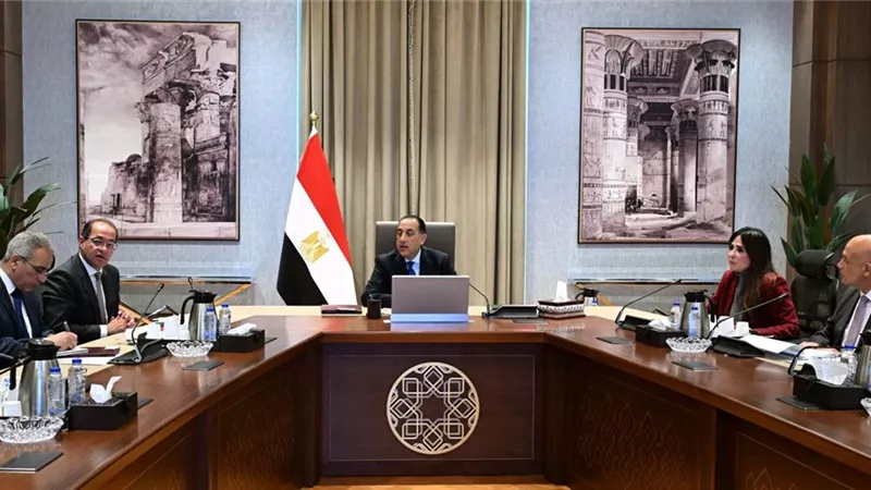 مدبولي يتابع تحلية المياه وتوطين الصناعة.. والإسكان: ترشيد الطاقة 40%