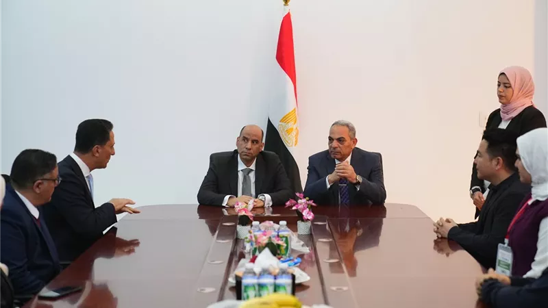 تسليم عقود لشباب من ذوي الهمم وتعزيز التدريب لدعم الاستثمار بالإسماعيلية