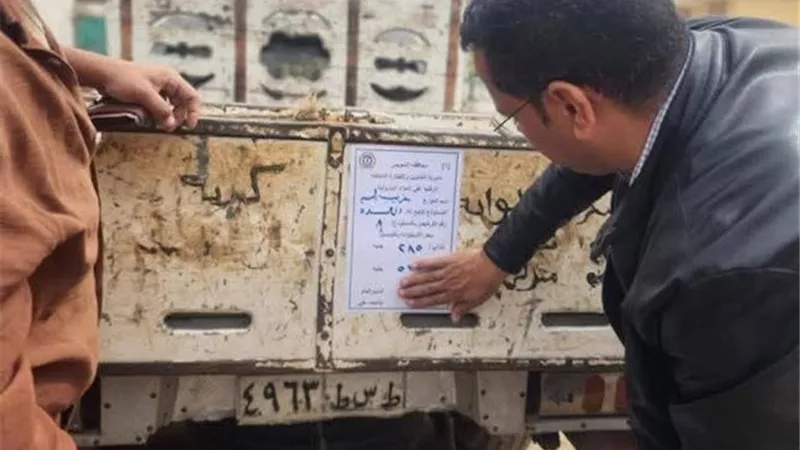 إلزام سيارات توزيع أسطوانات البوتاجاز بوضع ملصقات رسمية بالسعر في السويس  