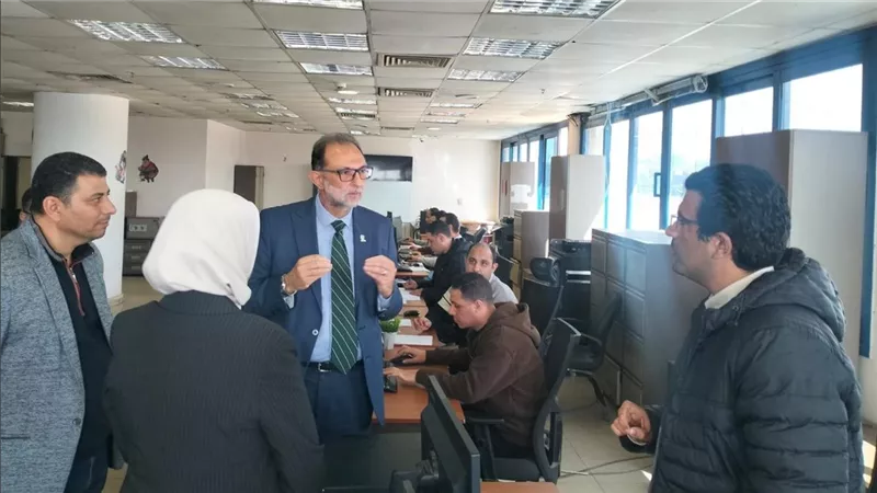 جولة لرئيس هيئة ميناء الإسكندرية لتعزيز الرقابة وتسريع تداول الرسائل الغذائية