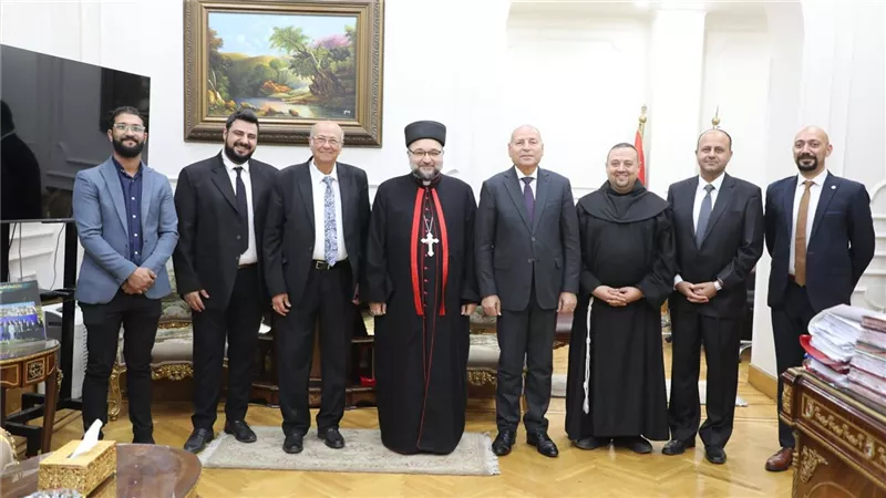 لتعزيز أواصر التعاون.. محافظ القاهرة يستقبل رئيس الكنيسة الكلدانية