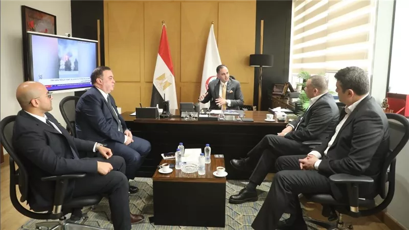 نائب وزير الصحة يبحث مع وفد شركة أورانج سبل دعم التحول الرقمي بالقطاع الصحي