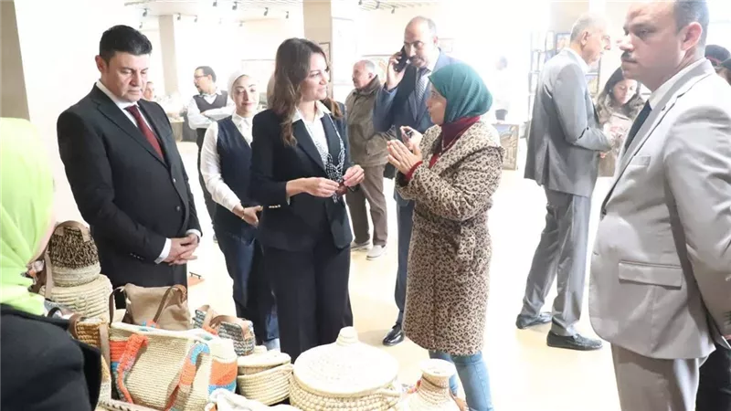 نائب محافظ الجيزة تفتتح معرض الحرف اليدوية والتراثية بالأهرامات
