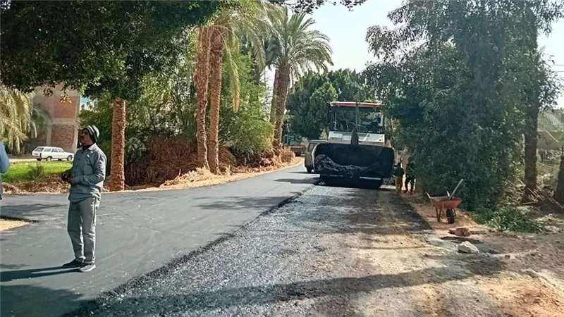محافظ أسيوط: رصف طريق جسر الطراد بأبنوب ضمن خطة تطوير ورفع كفاءة الطرق