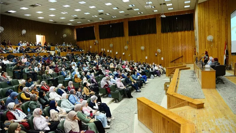 البرنامج التأهيلي للأطباء الجدد بمستشفيات جامعة أسيوط يختتم فعالياته