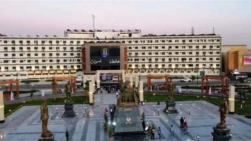 محافظ أسوان يقرر تطبيق نظام العمل من المنزل أيام الأحد خلال أبريل
