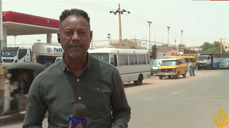أزمة طاقة في السودان.. اصطفاف السيارات في منطقة «أم درمان» طلبا للوقود