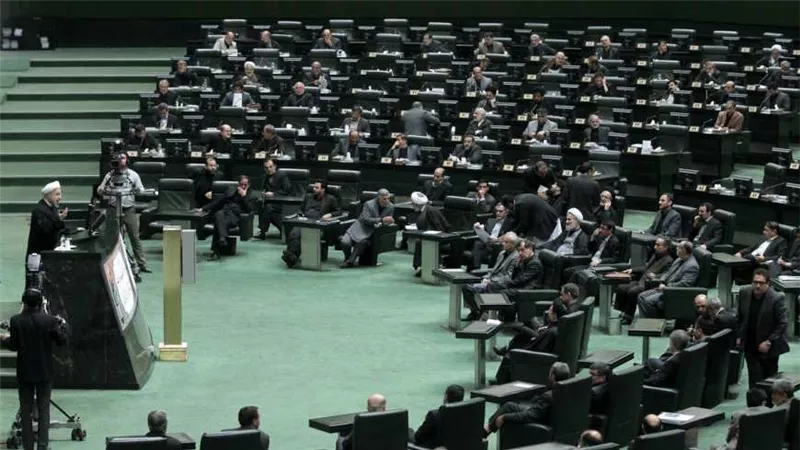 البرلمان الإيراني يقر قانون تجريم التواصل مع إعلام معادي 
