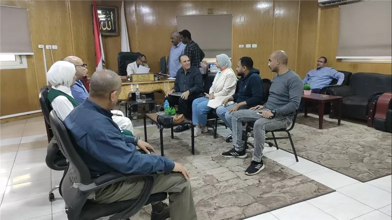 محافظ قنا يوجه بتسريع وتيرة العمل وإنهاء ملفات التصالح