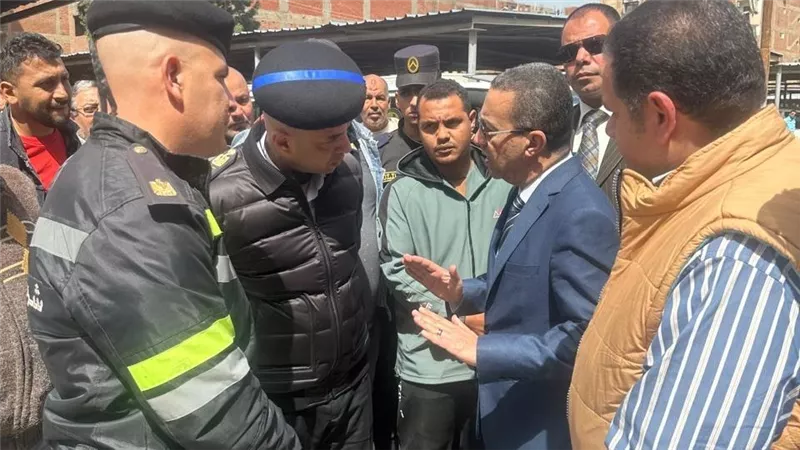 محافظ المنوفية يفاجئ مجمع مواقف شبين الكوم أثناء متابعة انتظام سير العمل