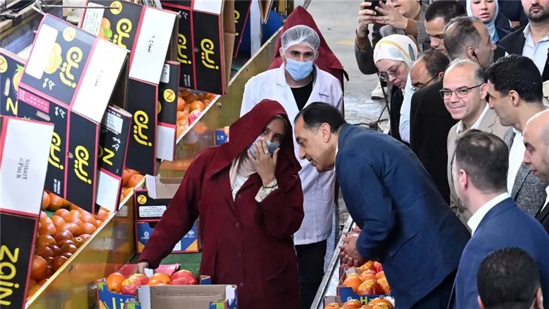 مدبولي يشيد بالمنتجات المعروضة بالمنطقة الاستثمارية ببنها: تضاهي مثيلاتها العالمية