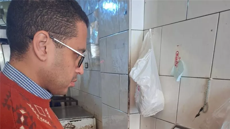 ضبط 37 جوال دقيق مدعم و5 أطنان أسمدة وأعلاف مجهولة المصدر في حملات تموينية