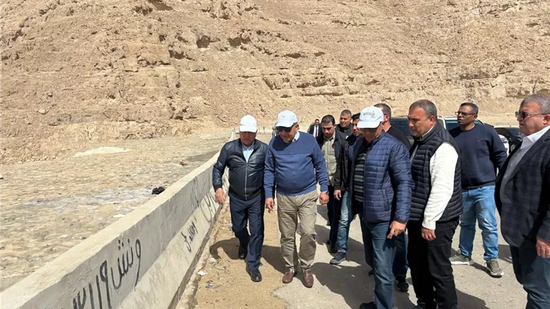 وزيرا النقل والكهرباء يتفقدان مشروعات طاقة الرياح في جبل الجلالة
