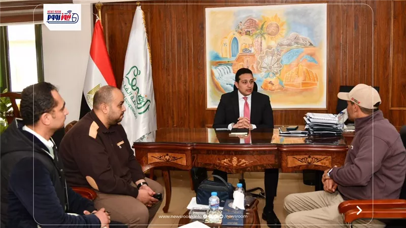 نائب محافظ الفيوم يتابع الموقف التنفيذي لمشروعات الرصف بمركز إطسا