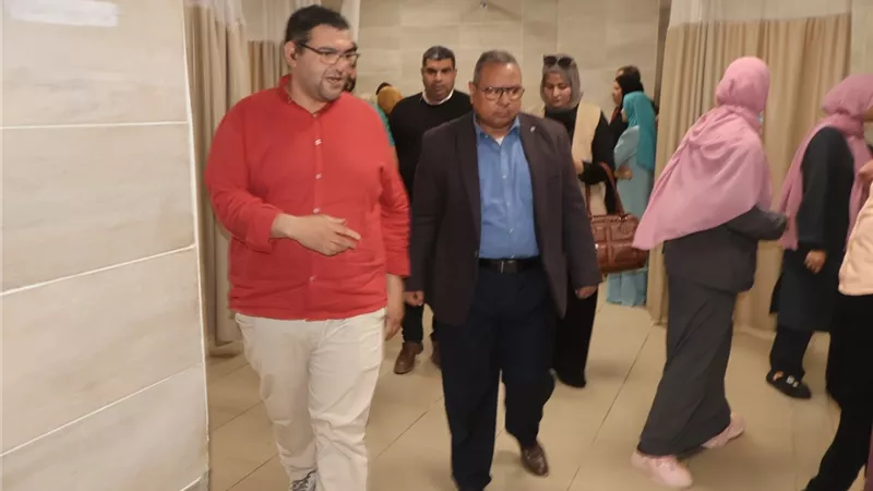 محافظ سوهاج ينيب السكرتير المساعد لتفقد حالة مصابي حادث جرجا بالمستشفى الجامعي