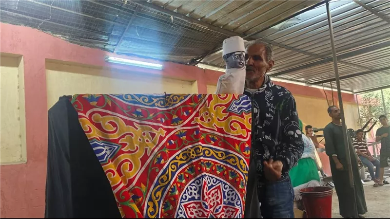 عروض الأراجوز والتنورة تجذب جمهور قنا ضمن مهرجان المسرح الدولي
