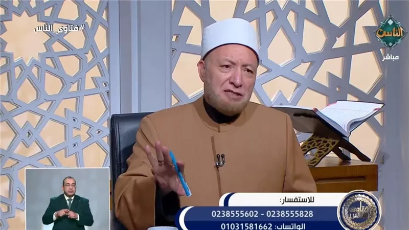 جدل فقهي حول مصافحة النساء.. والإفتاء توضح الضوابط