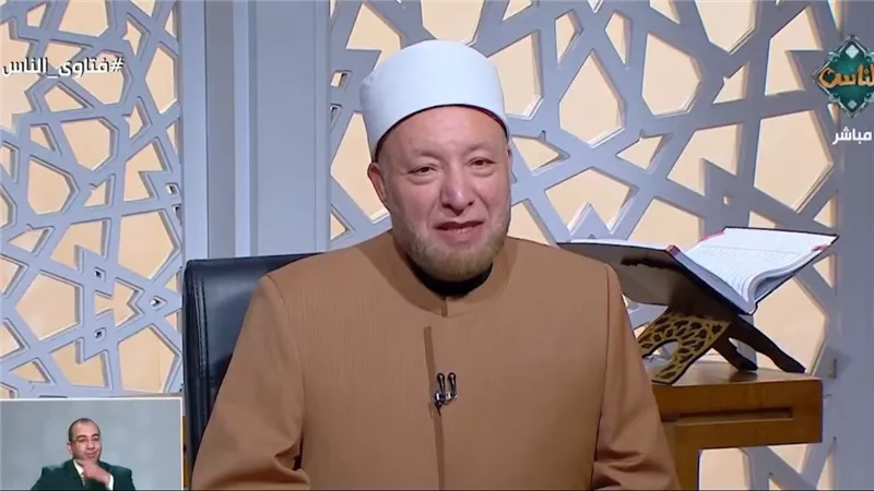 هل تجوز الصلاة بملابس عليها دم؟.. أمين الفتوى يوضح الحكم
