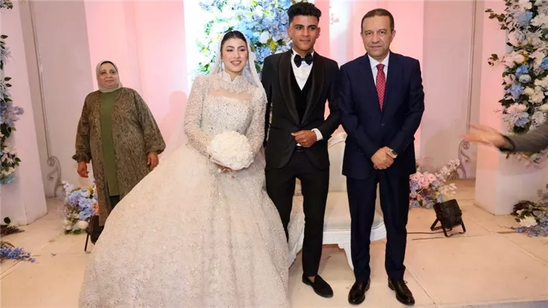 في لفتة إنسانية محافظ المنوفية يشهد حفل زفاف عروسين أيتام ويهديهم دعما ماليا