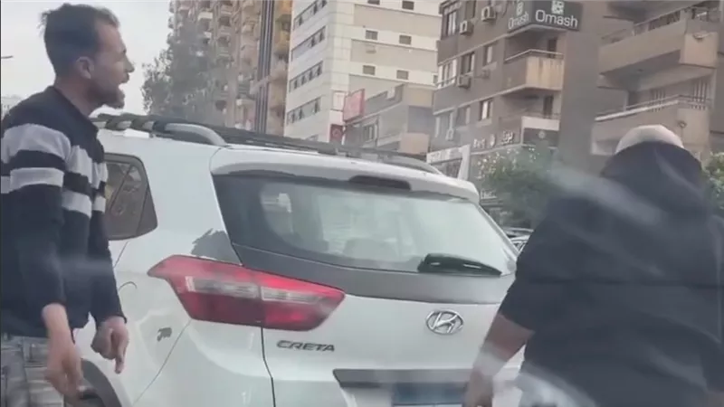 الأمن يتحرك بعد تداول فيديو مشاجرة بين قائدي سيارتين بمدينة نصر
