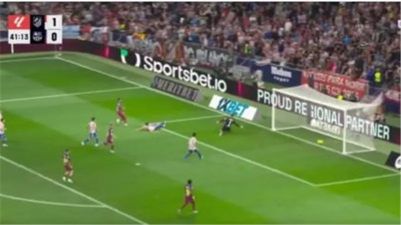 أهداف وملخص مباراة برشلونة وأتلتيكو مدريد بالشوط الأول من الدوري الإسباني