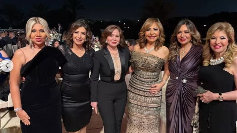 ليلى علوي تهنئ عمرو أديب ولميس الحديدي بخطبة نجلهما: فرحة جميلة من القلب للقلب