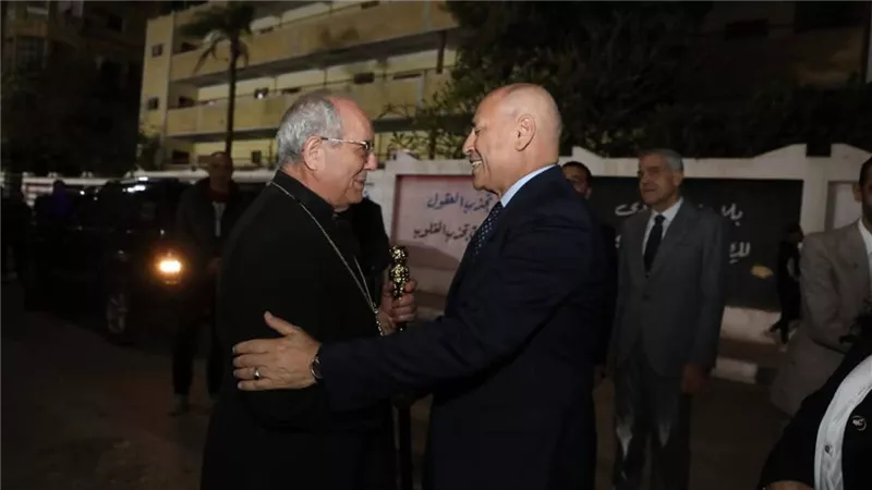 محافظ القاهرة يشهد احتفال الأرمن الكاثوليك بعيد القيامة بمصر الجديدة 