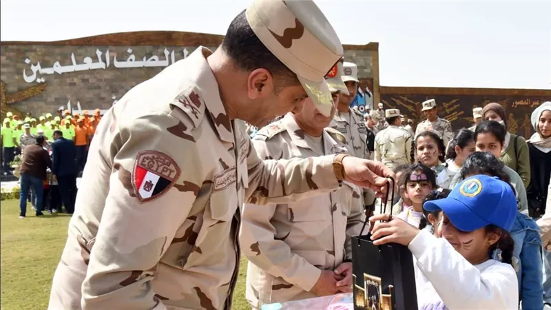 القوات المسلحة تشارك أطفال مصر الاحتفال بيوم اليتيم|صور