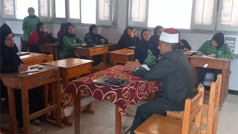 لتنمية الوعي لدى الشباب.. محافظ أسيوط يوجه بتنظيم لقاء توعوي بمدرسة الحمراء 