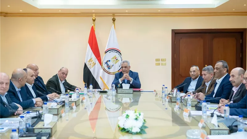 جمبلاط: ترشيد استهلاك الكهرباء لتقليل الضغط على الشبكة و التأثير على الإنتاجية