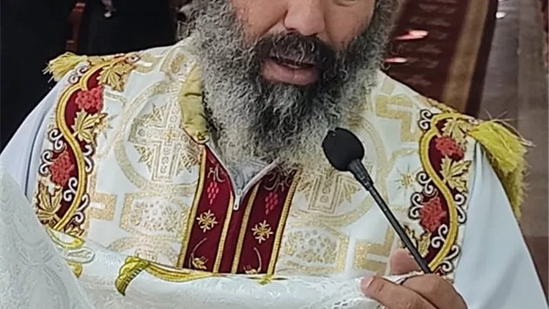 الأنبا بموا يترأس قداس أحد الشعانين بكنيسة الملاك ميخائيل بالسويس