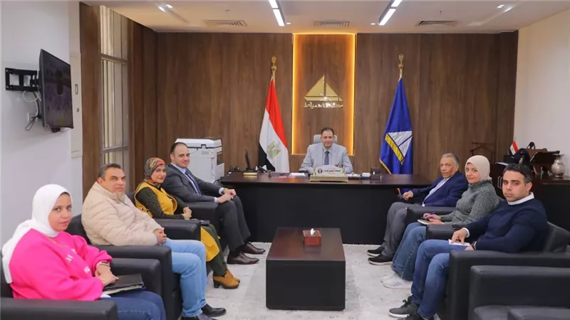 محافظ دمياط يتابع موقف المشروعات ويشدد على الالتزام بالمعايير المحددة