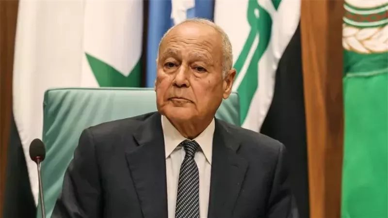 أبو الغيط يدين العدوان الإيراني على منشآت حيوية كويتية.. ويؤكد التضامن الكامل