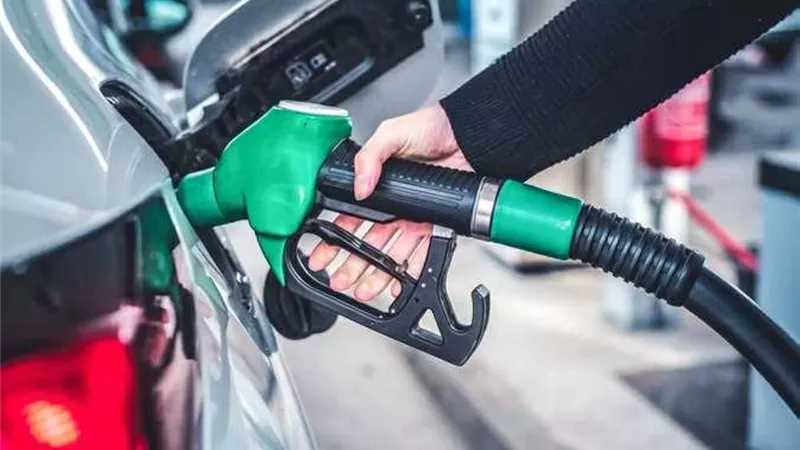 ارتفاع أسعار البنزين بنسبة 8% في الإمارات وتثبيت الديزل لشهر مايو