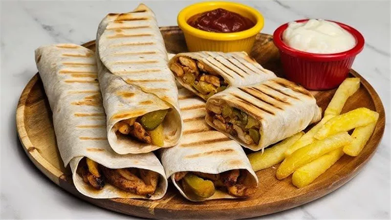 طريقة عمل الشاورما.. وصفات متنوعة لوجبة لذيذة وسريعة 