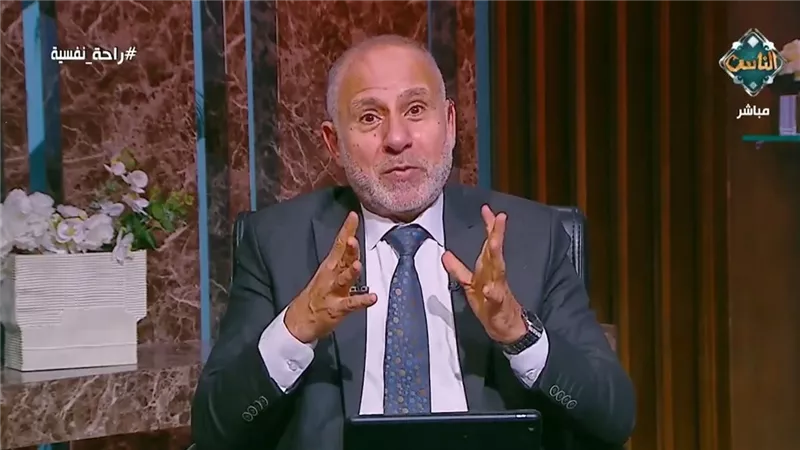 هل التماسك في الأزمات يعني اللامبالاة؟.. محمد المهدي يوضح الفرق
